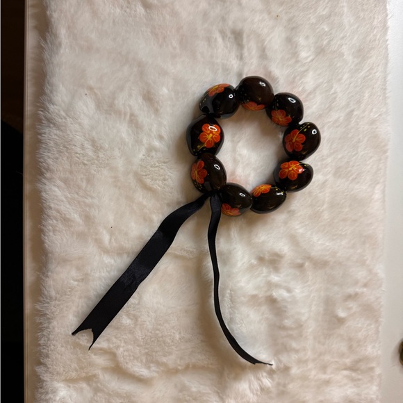 Hawaiian KuKuo Nuts Bracelet - Picture 3 of 3